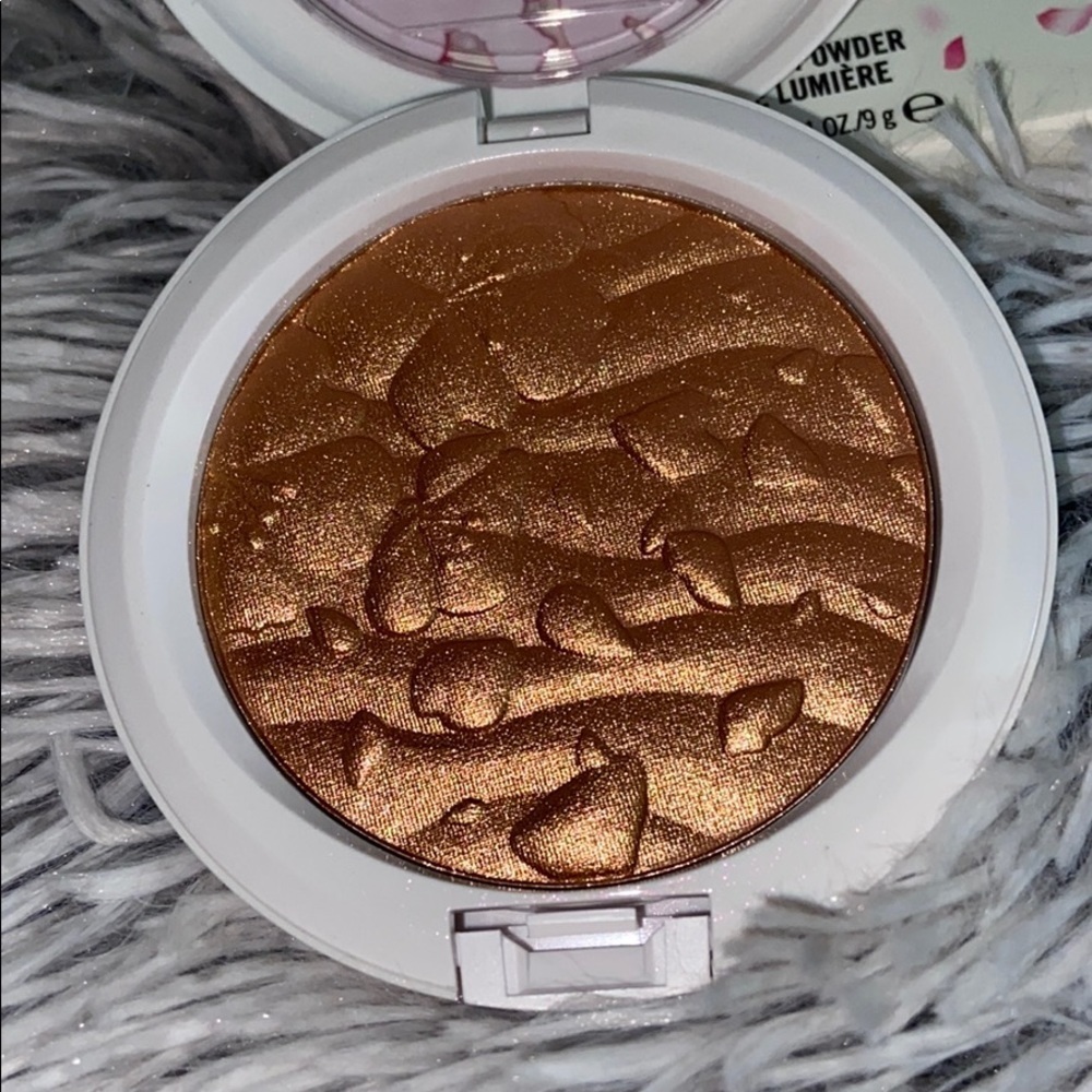MAC Cosmetics Highlight Powder- Spring Bling - Picture 3 of 13